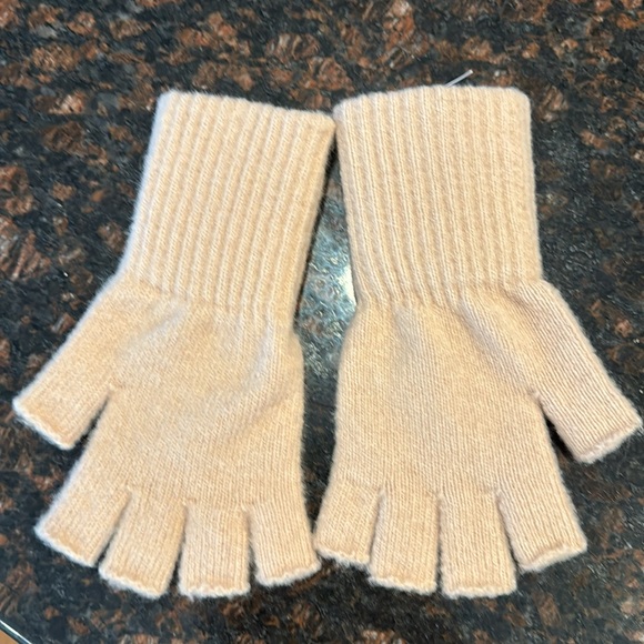 C&C California soft pink winter head band and matching gloves. - Picture 5 of 5